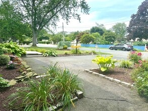 10 Jackson Ave in Brentwood, NY - Building Photo - Building Photo