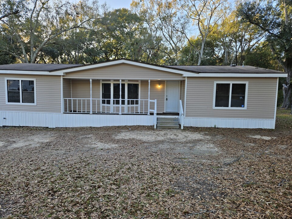 11038 Moreland Dr W in Grand Bay, AL - Building Photo