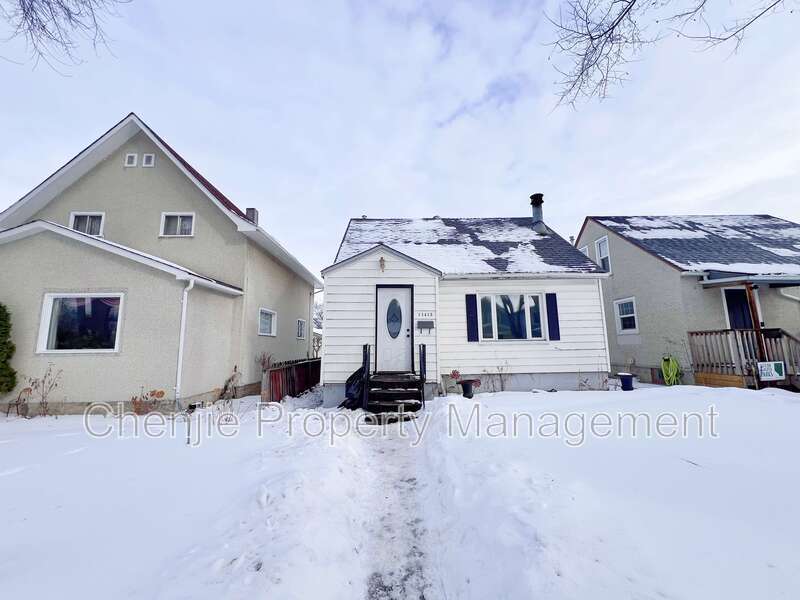 11415-11490 90 St NW in Edmonton, AB - Building Photo