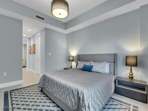 1111 Central Ave in Naples, FL - Foto de edificio - Building Photo