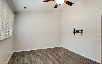 98 E Sycamore St in Normal, IL - Building Photo - Building Photo