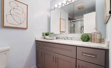 215 N Kenwood St in Glendale, CA - Building Photo - Building Photo