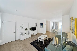 1510 Bay Rd in Miami Beach, FL - Foto de edificio - Building Photo