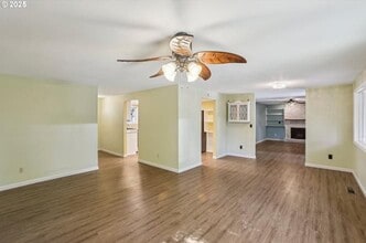 374 NE 34th Pl in Hillsboro, OR - Building Photo - Building Photo