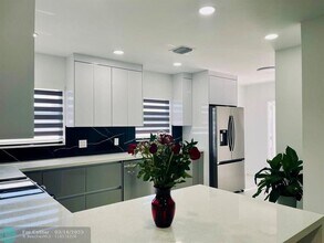1107 Patterson Rd in Cape Coral, FL - Foto de edificio - Building Photo