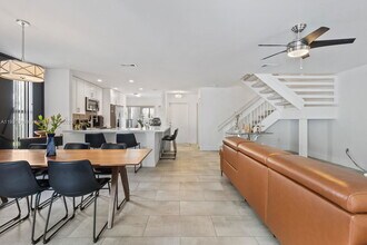 11389 NW 87th Ave in Doral, FL - Building Photo - Building Photo