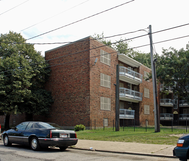 Cedar Estates in Cleveland, OH - Building Photo - Building Photo