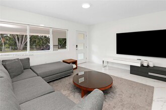 2135 Arch Creek Dr in North Miami, FL - Building Photo - Building Photo