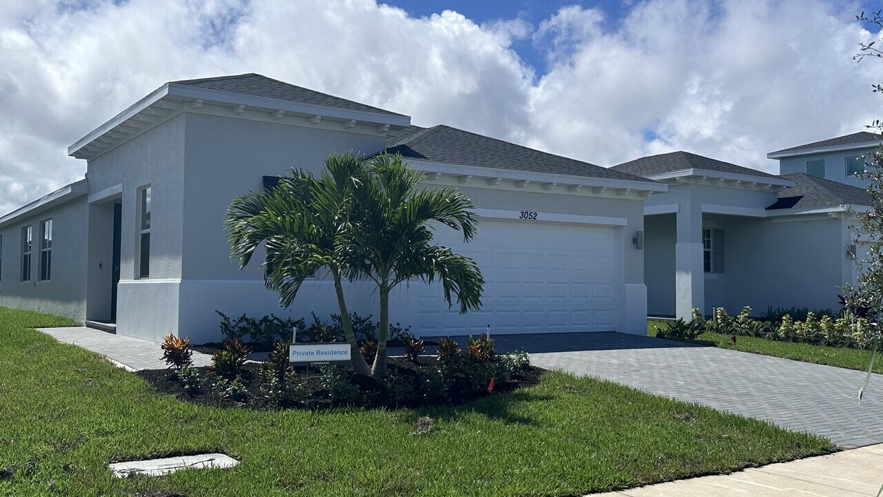 3052 Cedar Pl in Fort Pierce, FL - Building Photo