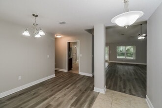 803 Edith Dr in Fruitland Park, FL - Building Photo - Building Photo