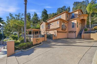 8010 Gilman Ct in San Diego, CA - Building Photo