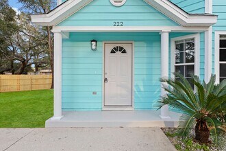 222 Fir Ave in Niceville, FL - Foto de edificio - Building Photo