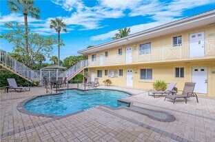 480 5th St S in Naples, FL - Building Photo