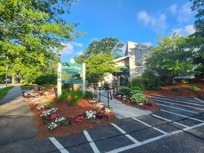 Lincoln Village in Worcester, MA - Building Photo - Building Photo