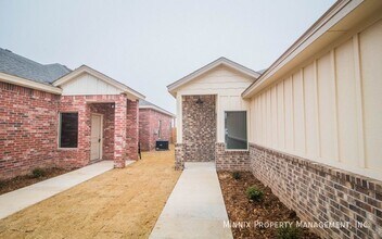 2017 102nd St in Lubbock, TX - Building Photo - Building Photo