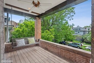 1228 W Glenlake Ave in Chicago, IL - Building Photo - Building Photo