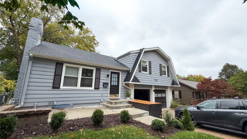 5002 Woodson Rd in Mission, KS - Building Photo