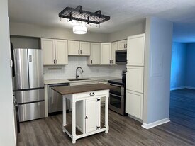 1010 Country Club Rd, Unit N2 in Cookeville, TN - Building Photo