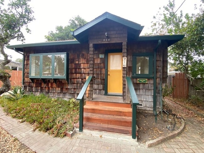 216 17 Mile Dr in Pacific Grove, CA - Building Photo - Building Photo