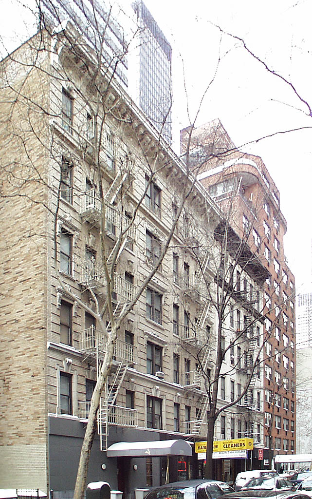 320-324 E 49th St in New York, NY - Building Photo - Building Photo