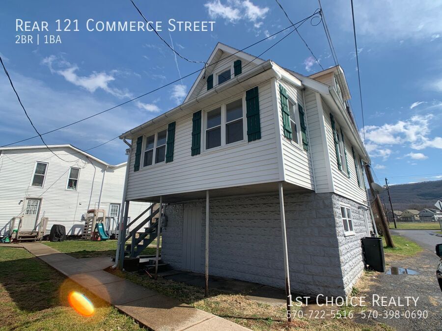 121 Commerce St in Lock Haven, PA - Foto de edificio