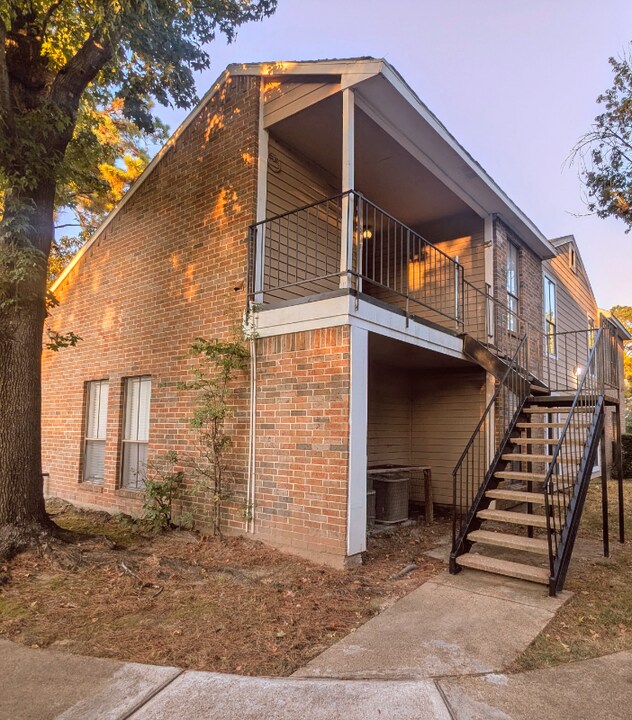 7200 T C Jester Blvd, Unit 204 in Houston, TX - Foto de edificio