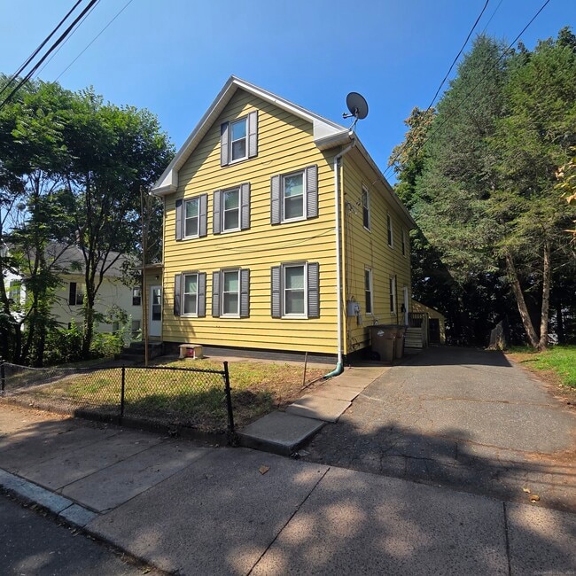 9 Woodland St in Vernon, CT - Building Photo - Building Photo