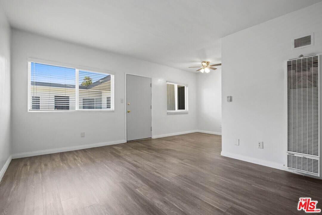 115 N Oak St in Inglewood, CA - Building Photo