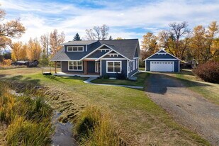 509 Broadway St in Willow Creek, MT - Building Photo