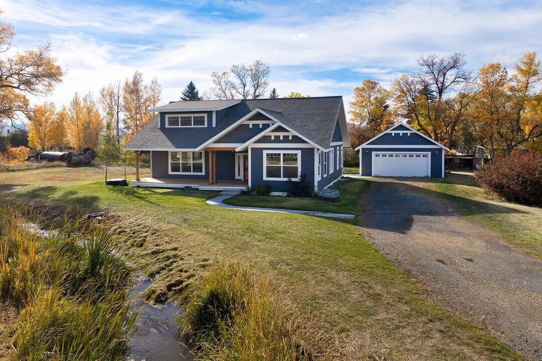 509 Broadway St in Willow Creek, MT - Building Photo