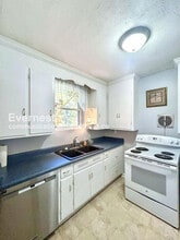 2116 Oakwood Ln in Richmond, VA - Building Photo - Building Photo