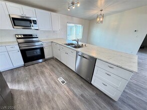 4905 Fuentes Cir in Las Vegas, NV - Building Photo - Building Photo