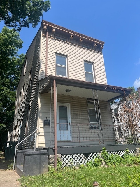 property at 1221 Gilsey Ave