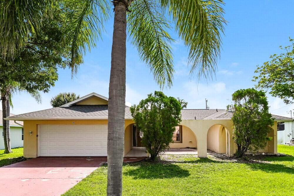 3105 SE 8th Ave in Cape Coral, FL - Building Photo