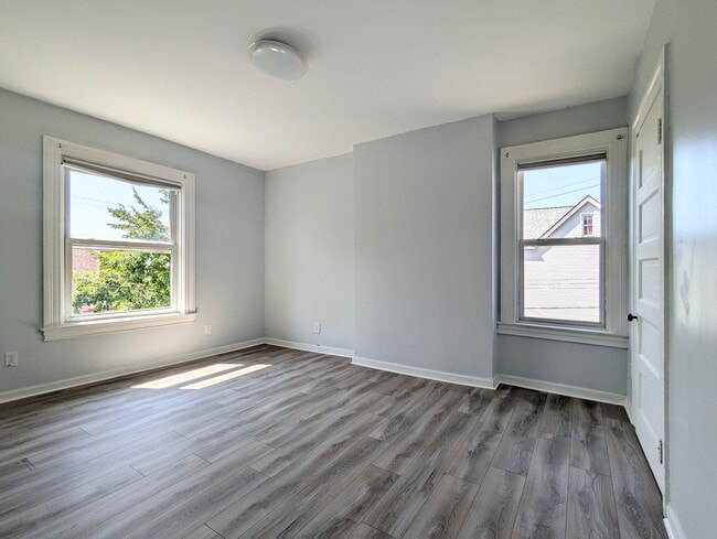 5401 Broad St, Unit FL2 in Pittsburgh, PA - Building Photo - Building Photo