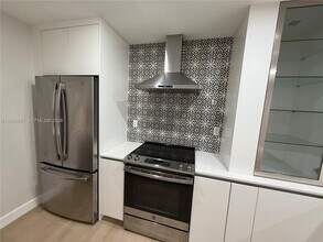 3025 Mary St in Miami, FL - Building Photo - Building Photo