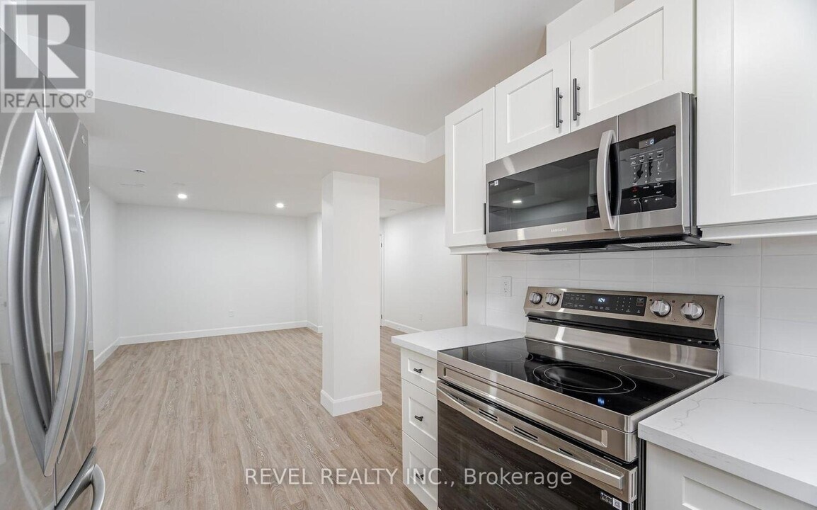 283 Porter St in Oshawa, ON - Building Photo