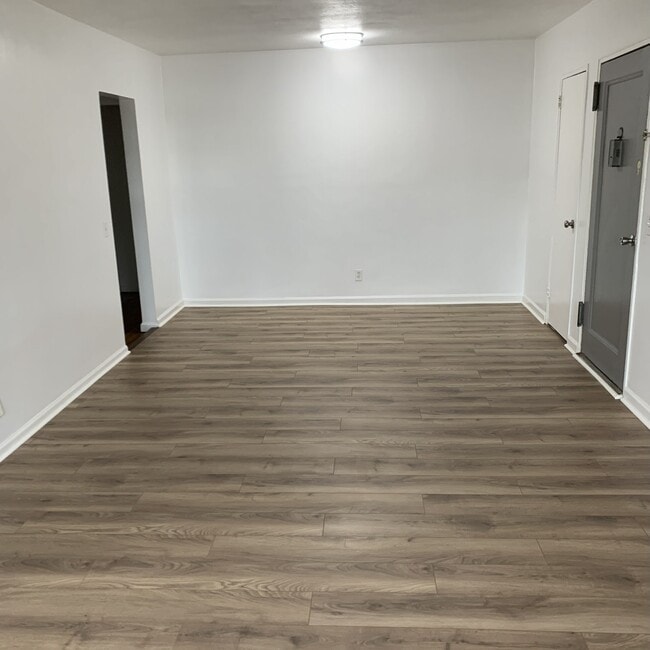 11 Bedford Ave, Unit J1 in Norwalk, CT - Building Photo - Building Photo