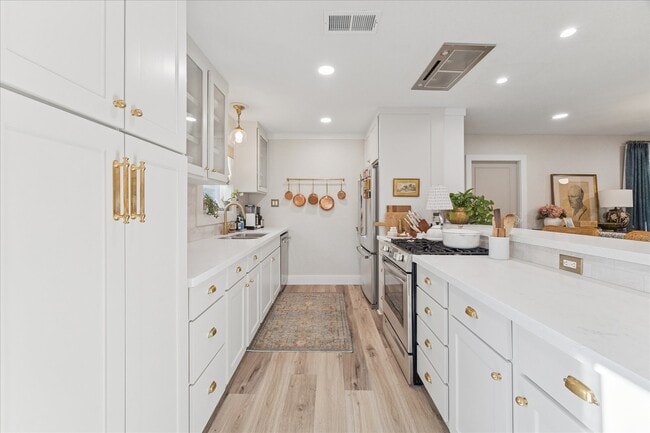 property at 5907 Hewitt Dr