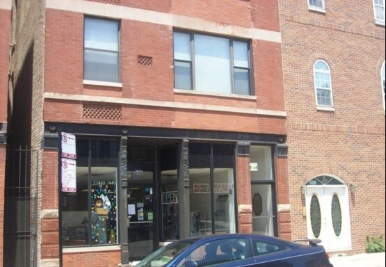556 W 37th St Apartments in Chicago, IL - Building Photo - Building Photo