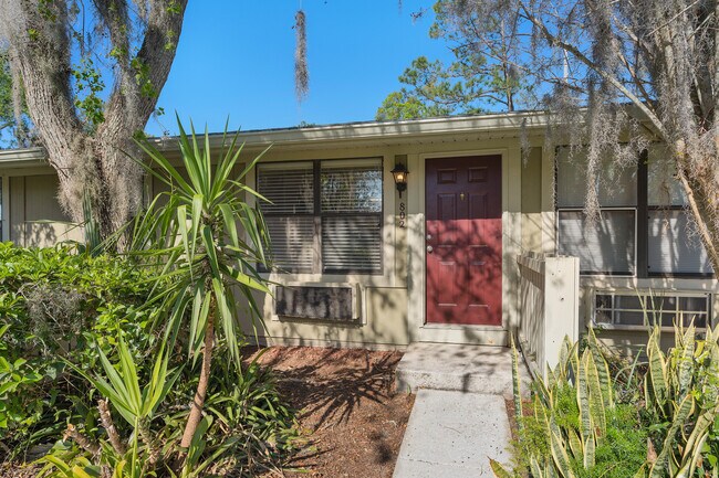 Pinellas Pines in Pinellas Park, FL - Building Photo - Building Photo