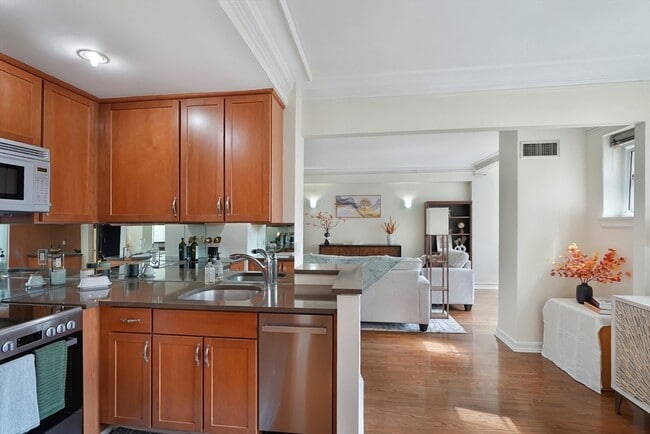 20 Chapel St in Brookline, MA - Building Photo - Building Photo