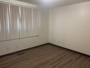 1718 14th Ave W, Unit 10 in Williston, ND - Building Photo - Building Photo