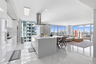 300 Sunny Isles Blvd, Unit # 4-2207 in Sunny Isles Beach, FL - Building Photo - Building Photo