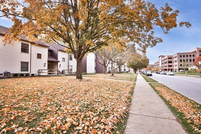 108 High Rock Ave in Saratoga Springs, NY - Building Photo - Building Photo