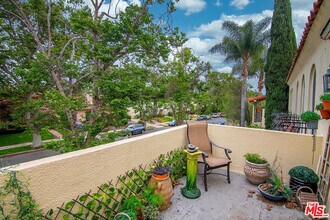 143 S Mansfield Ave in Los Angeles, CA - Building Photo - Building Photo