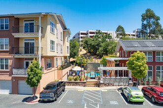 The Meadows at Fountaingrove in Santa Rosa, CA - Foto de edificio - Building Photo
