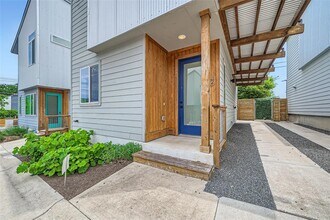 801 N Bluff Dr in Austin, TX - Foto de edificio - Building Photo