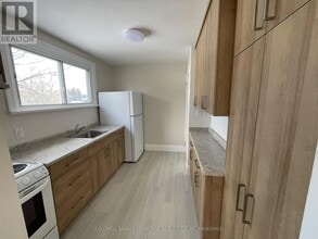 565 Fitch St in Welland, ON - Building Photo - Building Photo