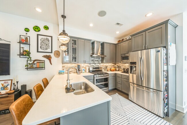 3453 Holmead Pl NW in Washington, DC - Foto de edificio - Building Photo